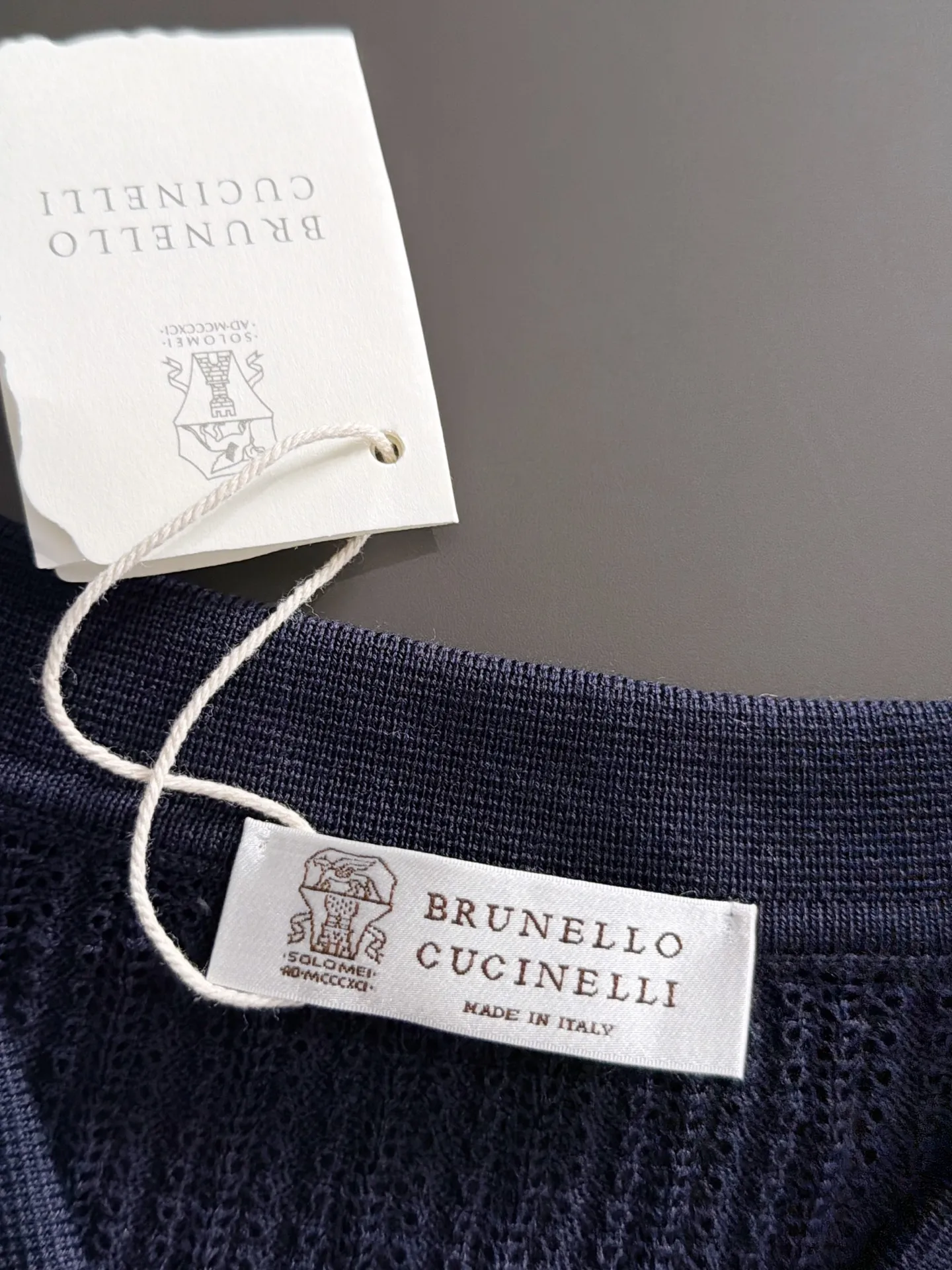 Next day shipment BC high quality-Brunello Cucineli 26ss New Arrival men's short-sleeved T-shirt. Like LP, it belongs to the same old-money style top brand. New Arrival is a top-notch brand. New Arrival Original men's casual short-sleeved. Made of combed cotton yarn knitted cotton-like fabric. Exclusive Premium custom-controlled raw materials. It feels substantial when weighed. The upper body is also more textured than ordinary T-shirts. Fashionable Versatile Hot Sale, skin-friendly and comfortable to wear, premium boutique, exquisite workmanship from Factory, great upper body, essential item for men, complete with three standards Sizes M-3XL